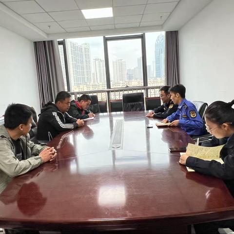 坚持问题导向 夯实环境屏障   ——区城管局召开“火烧沟口路面污染问题约谈会”