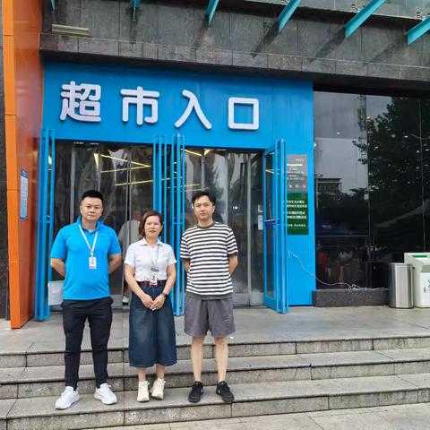 2025年国庆巡店检查 时间：2025年10月3日 店别：光谷广场店 值班经理：胡辉 巡店人员：李晓磊、侯晓晖 评分：98