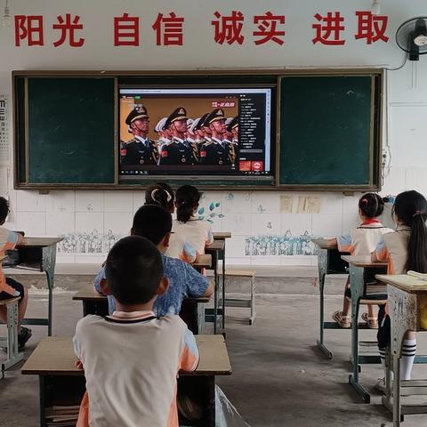 观阅兵盛典    燃爱国豪情 ‍——长滩中心小学开展爱国主义教育日活动