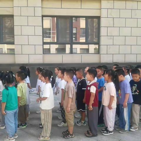 实验中学附属小学一年级小学生做“有为小少年”习惯养成记（二）