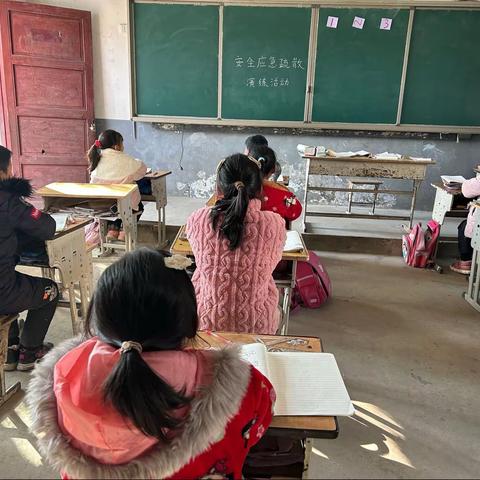 淮滨县王店乡吴楼小学安全应急疏散演练