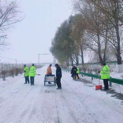 闻“雪”而动保畅通