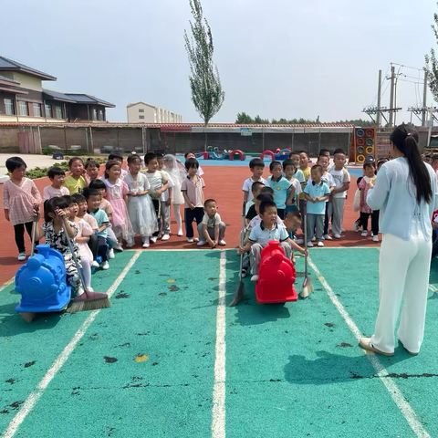 “寻根溯源，粽叶飘香”——兴隆洼中心幼儿园中班组端午节主题活动