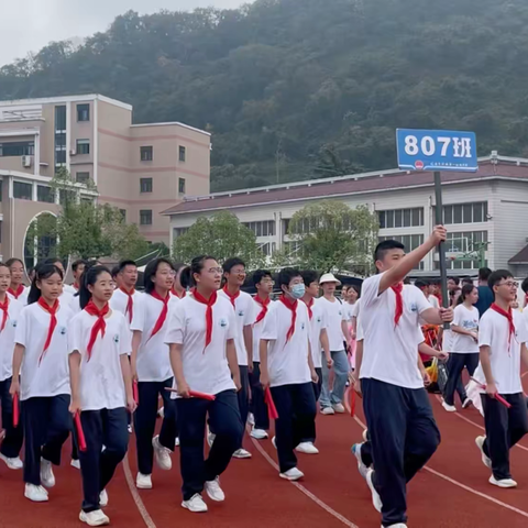 拼搏点燃赛场 青春闪耀光芒