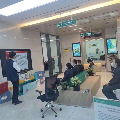 防范灾害风险 护航高质量发展——新华北路支行开展消防安全知识培训