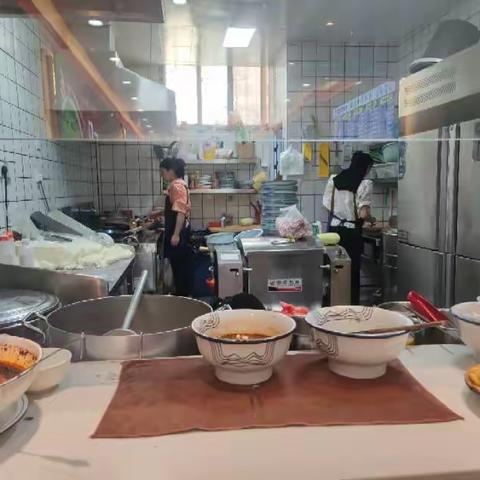 金耀街道堌门社区网格员助力食品安全隐患排查