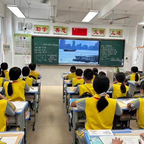 铭记历史，传承精神——海口市新坡中心小学组织观看思政大课活动纪实