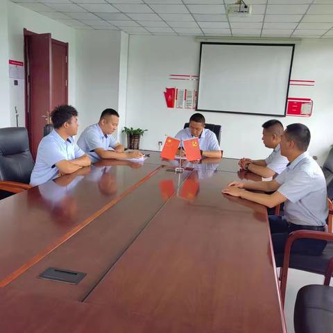 榆树收费站党支部开展“垃圾分类、党员先行”宣传活动