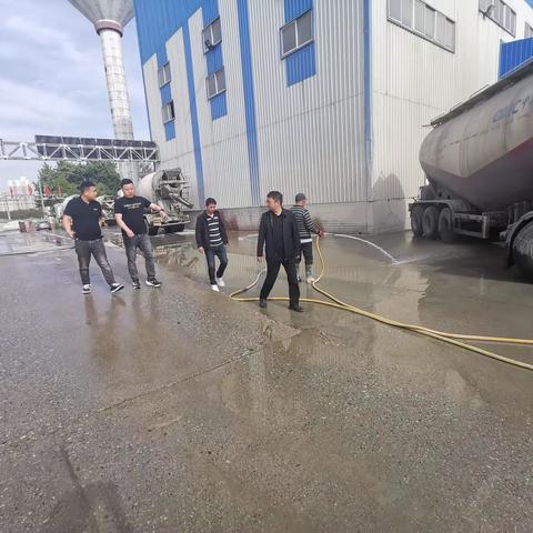 区住建局“五一”假期扎实开展建筑领域安全生产及扬尘治理检查工作