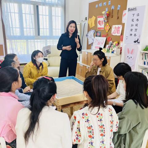 “沙盘游戏”——将心事“说”出来                               ——武昌四美塘幼儿园职工心灵加油站活动