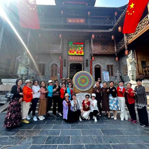 金秋游园 采撷美好 ——武昌四美塘幼儿园退休教职工重阳节活动 ‍