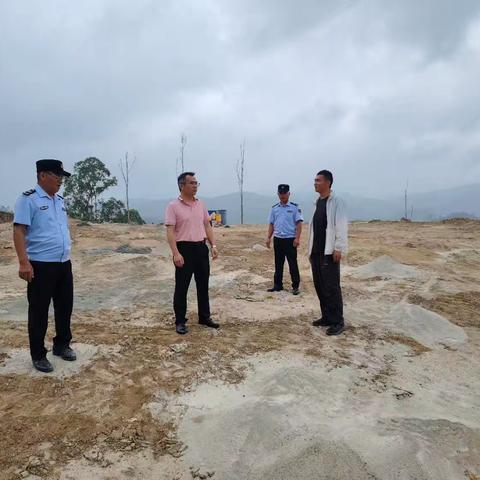 隆广镇党委副书记王洪带队检查上洞岭取土场安全生产及渣土运输工作