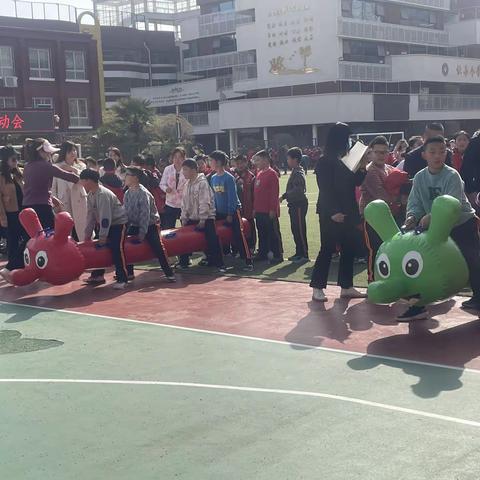 【趣味运动会】凝心聚力，冲冲冲！——天王学校四年级“毛毛虫”竞速赛