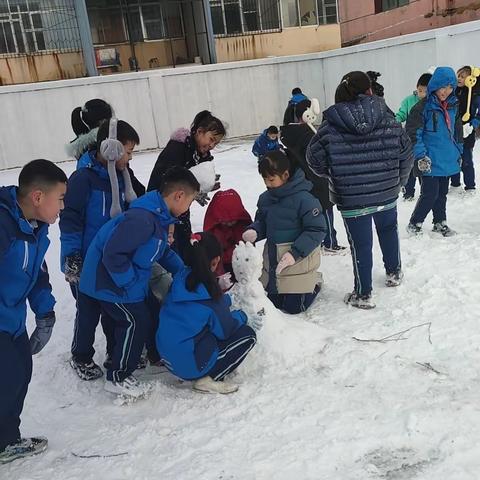 雪浓谊浓情更浓——达拉特旗第十三小学三（5）班雪天撒欢特辑