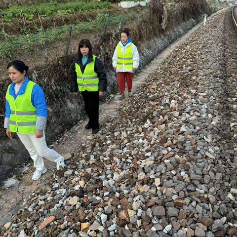 珠山区新村街道昌虹社区：三举措加强铁路护路联防迎“春运”