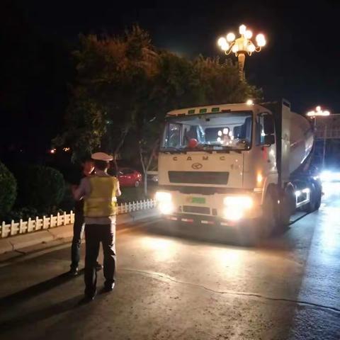 鹿泉交警大队开展重型货车、泥头车交通违法集中整治行动