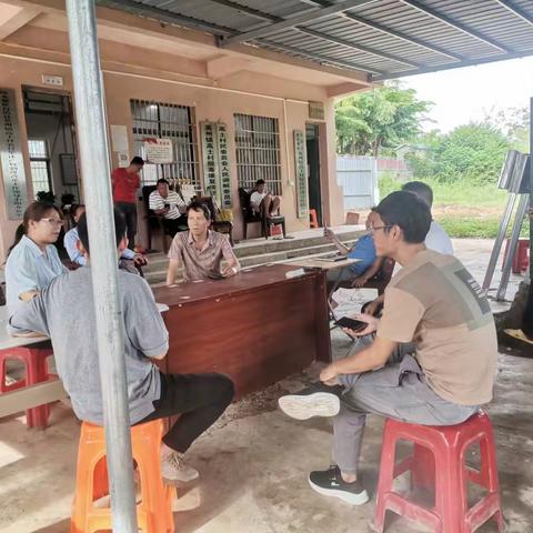 镇乡村振兴办到高土村调研庭院经济建设