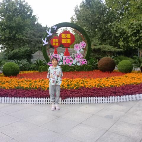 友谊大街小学五5班陈沐莟  浓情中秋，喜迎国庆