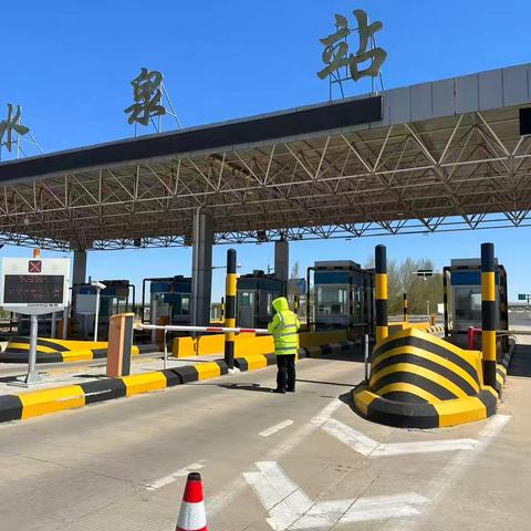 坚守“五一”保畅一线，护航平安出行路