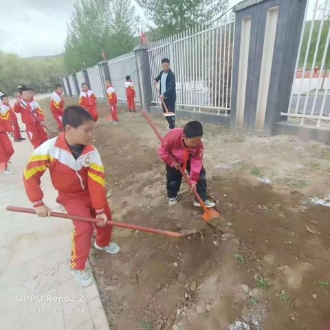 蔬香满校园，童心庆丰收——会宁县红军小学第一届“丰收节”五6班系列活动纪实