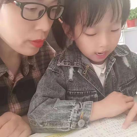 书香校园 沁润童心——龙小一年级阅读月活动