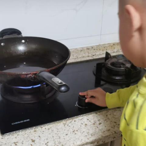 王正豪第一次做美食
