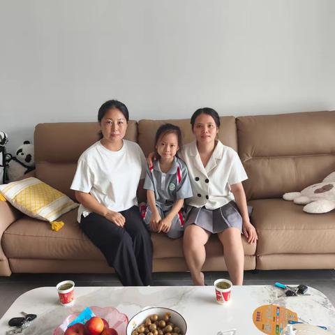 万师访万家：用脚步丈量家校温情