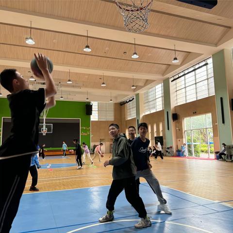 展体育课堂风采，促教师专业成长—福州市仓山区金港湾实验学校（小学部）体育组公开课教研活动