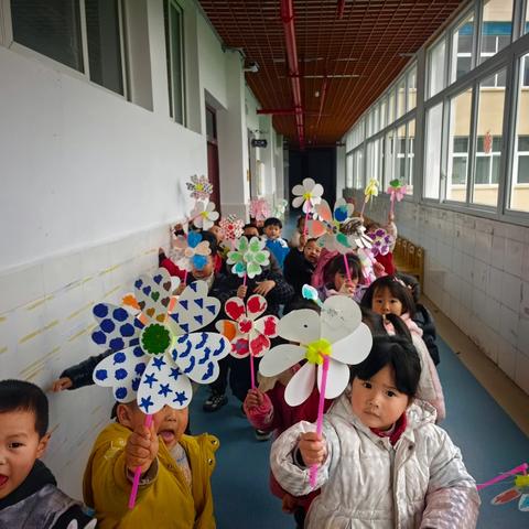 玩转风车，快乐启航——中班趣味风车主题活动