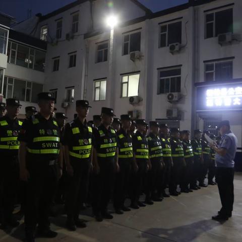 “夜生活”添“警色” 无人机夜间巡逻 柳林巡特警守护城市烟火气