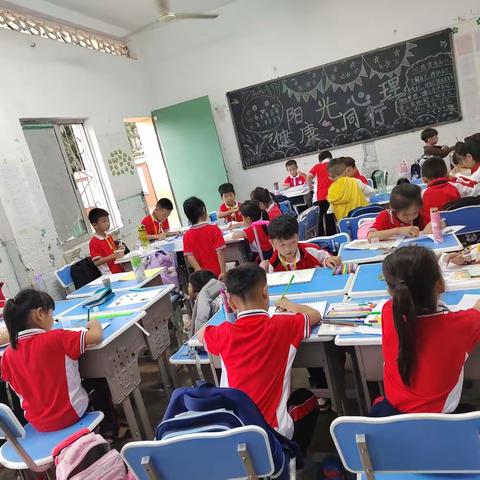 双减下，临高县武莲双语学校——《金秋美如画》手工、绘画活动