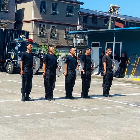 体验“警”彩人生，浇种理想之花—舟山小学一（2）班蓝海贝红色研学活动之探访巡特警营