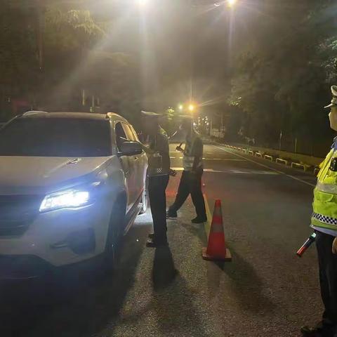 【铜川公安】夜间临查临检行动