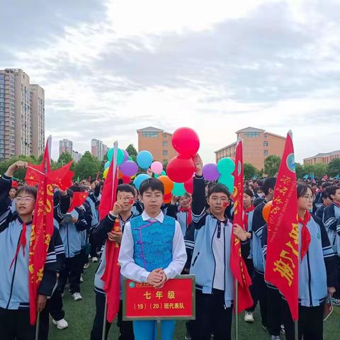 “弘扬红色精神，传承红色基因 ”书写优美汉字，传承优秀文化。