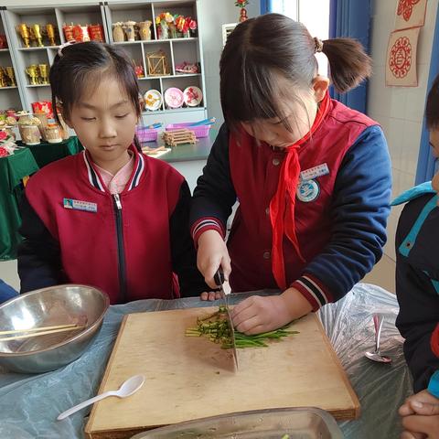 【全环境立德树人】水培大蒜的奇妙之旅：从种植到收获再到美食--杨柳雪镇明德小学二年级劳动主题《水培大蒜》