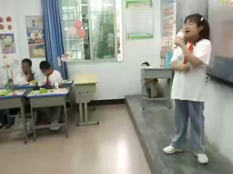 “繁花似锦  青春如画”六年级六班五月校园生活