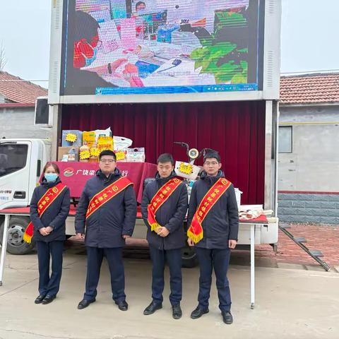 金融服务赶大集 流动厅堂暖民心