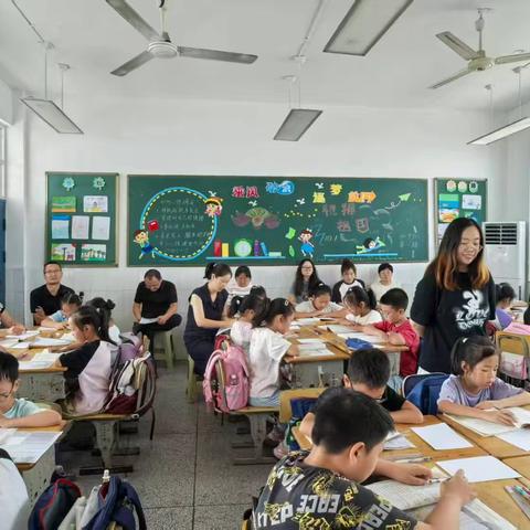 景安小学公开课展现生动课堂 师生共探“金色巴掌”的诗意
