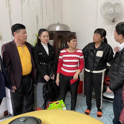 海口市第三支公司关爱失独家庭慰问活动