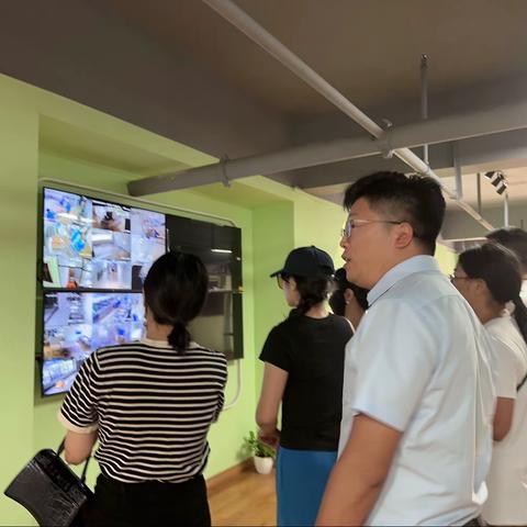 守护师生舌尖上的安全——城北小学老师及家长参观菜鲜生配送公司