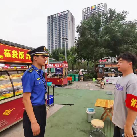 做好服务保障 助力夜市经济——新乡城管的暖心实践