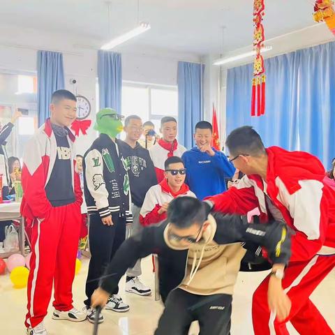 以心焕新  喜迎元旦          ——八(13)班元旦晚会