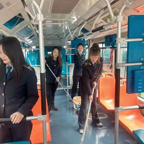我的节日我在岗：西安公交270路的巾帼风采