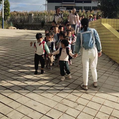 关河镇幼儿园小班一周生活记录