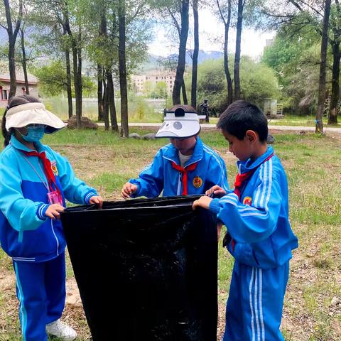 小手护家园.环保我先行—六年级三班家委会活动