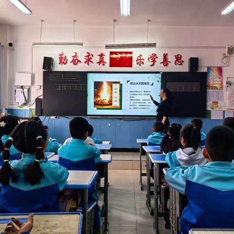 缅怀先烈寄哀思.传承文明忆初心——一年级组主题班会