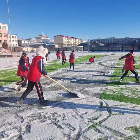 师情融积雪,温情似暖阳|让我们一起扫雪吧