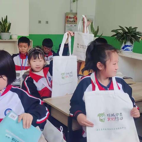 垃圾分类  你我同行 ——青龙县开展“ 全球战塑”保护地球—暨第55个世界地球日宣传活动