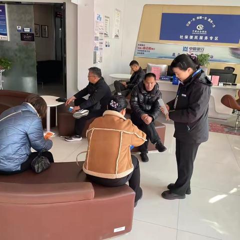 中原银行驻马店铁东支行开展人民币知识宣传活动