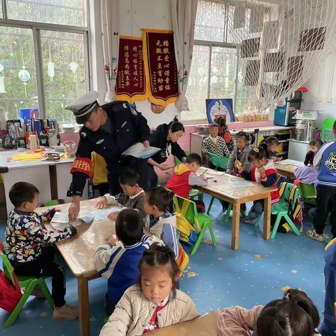 “聚焦三个年”眉县交警走进校园 多样宣传只为安全